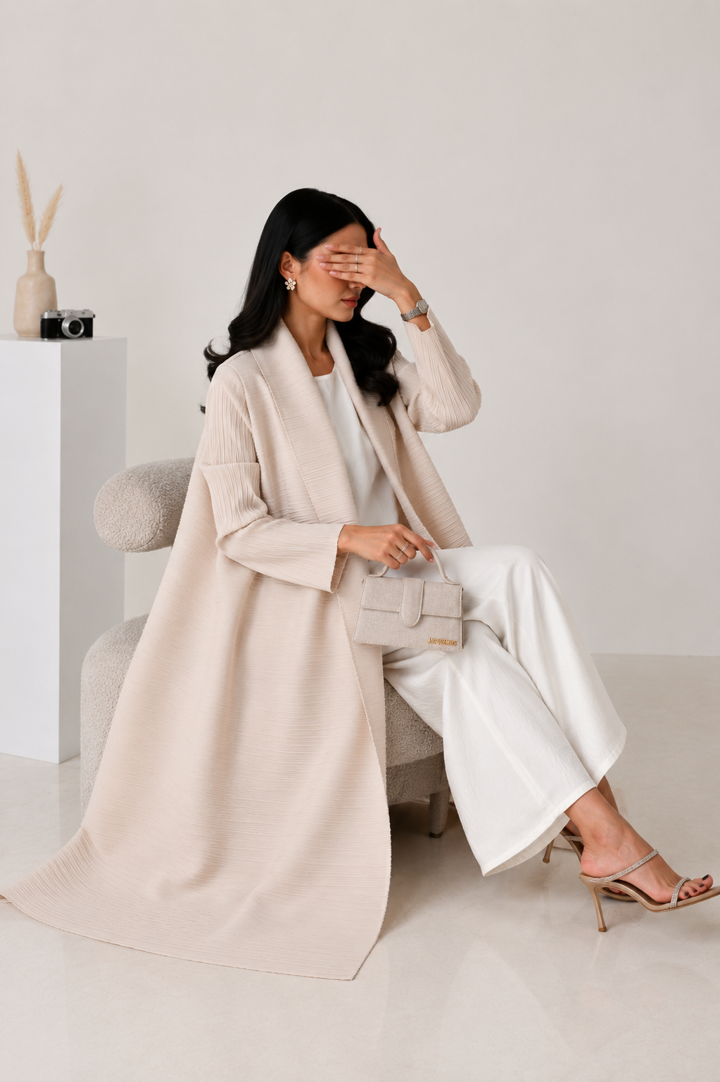PLEATED ABAYA BONE